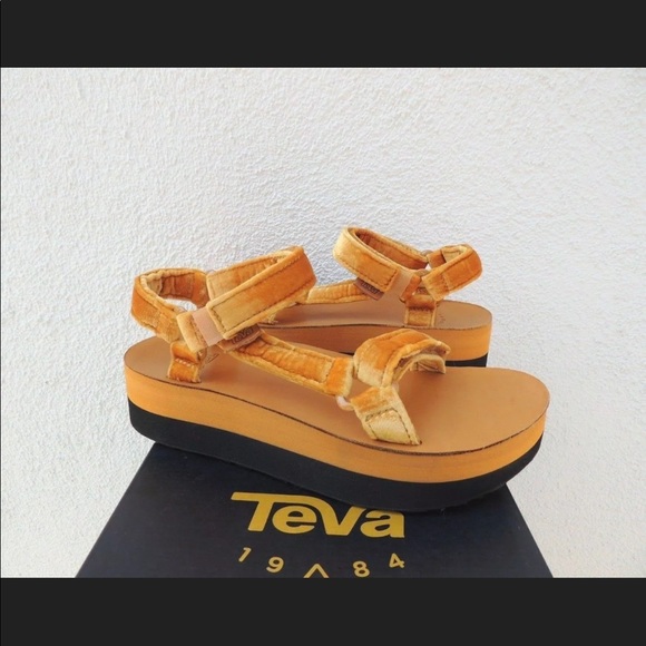 Teva Shoes - Teva || Flatform Universal Velvet Sandals